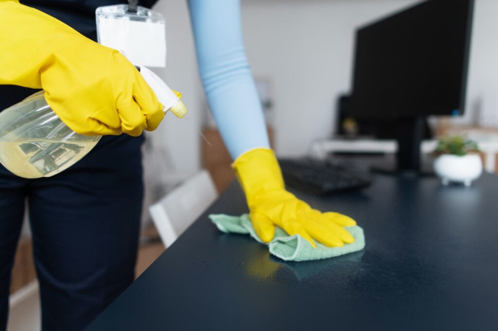 découvrez nos services de nettoyage de bureaux à mennecy, offrant un environnement de travail propre et professionnel. nos équipes qualifiées garantissent un entretien soigné, répondant aux besoins spécifiques de votre entreprise. optez pour une propreté impeccable et un espace agréable pour vos employés.